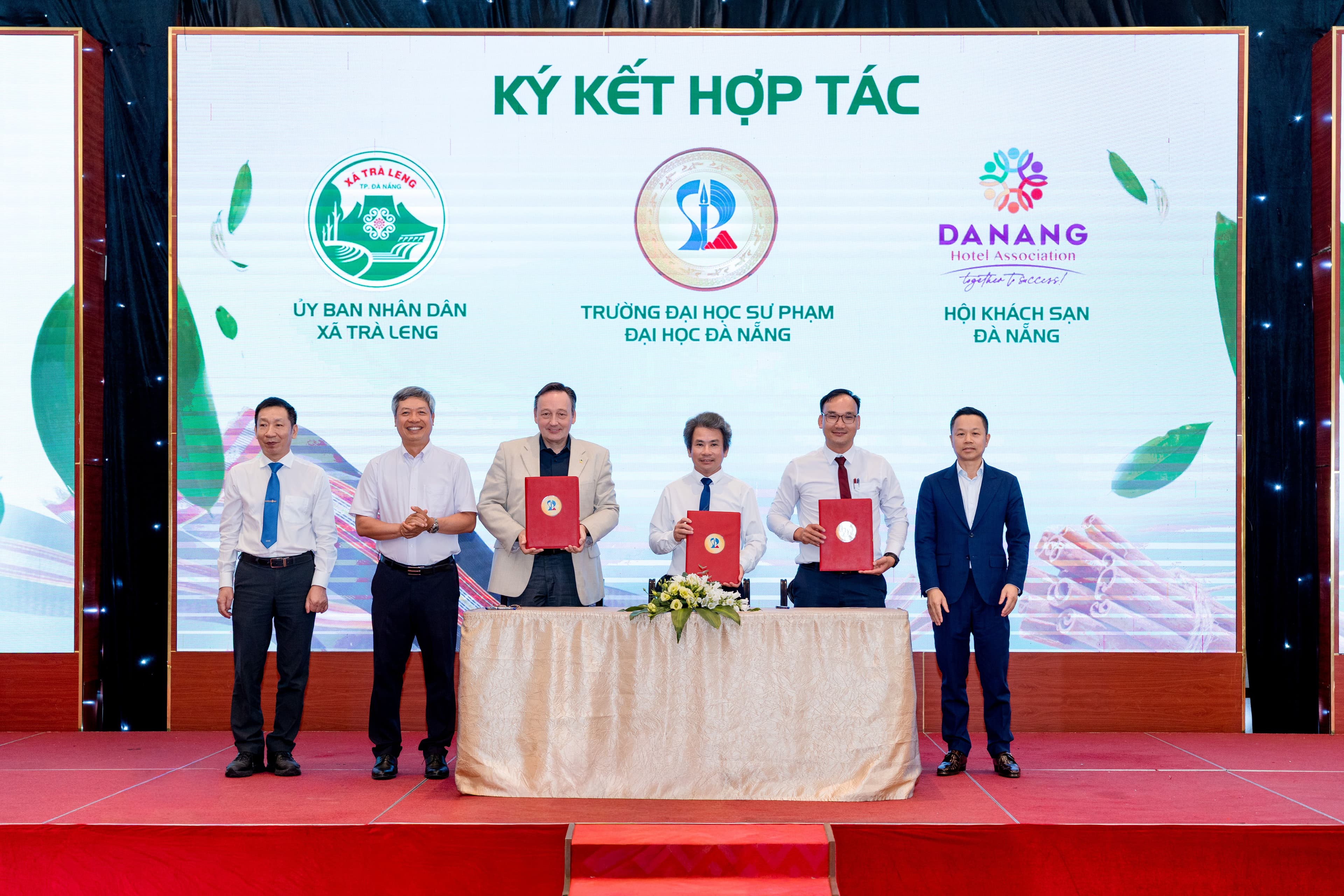 Lễ ký kết hợp tác