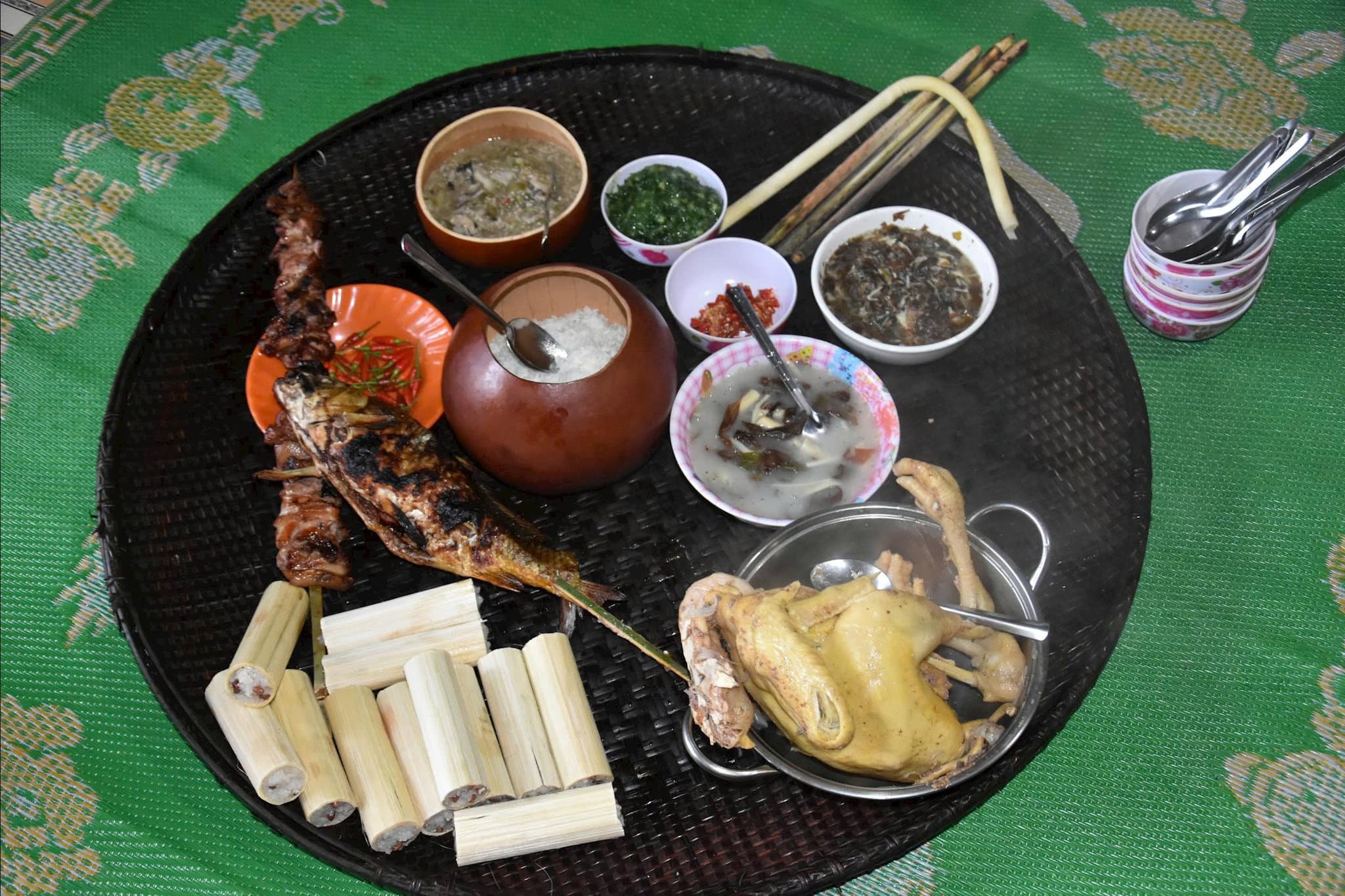 Mâm cơm truyền thống người M'nông