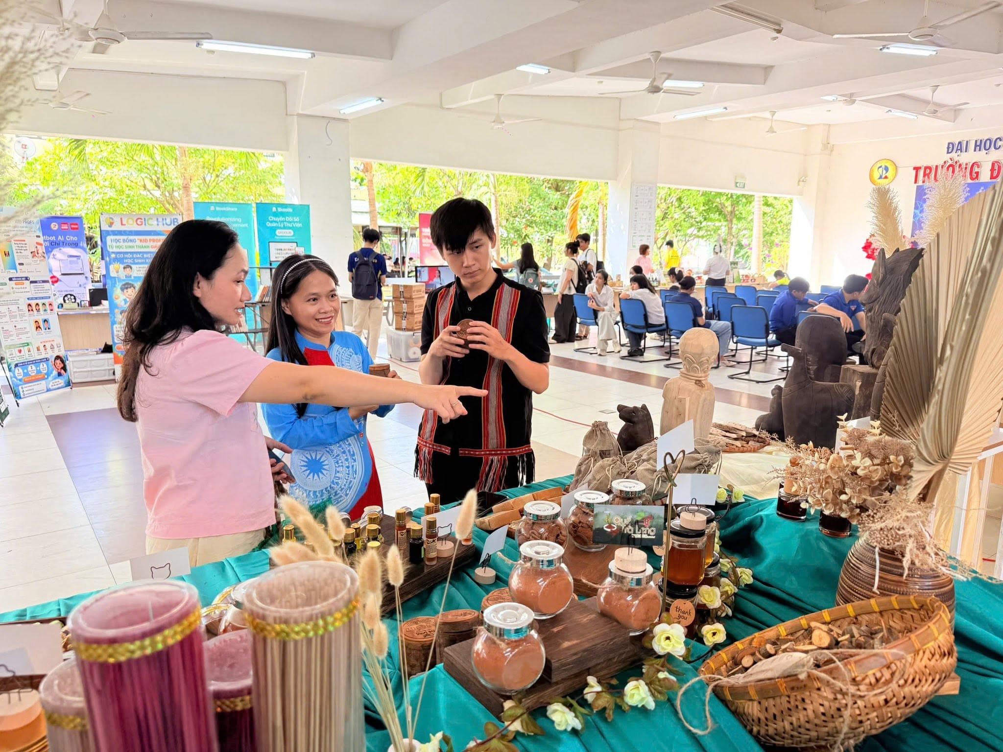 Trưng bày sản phẩm