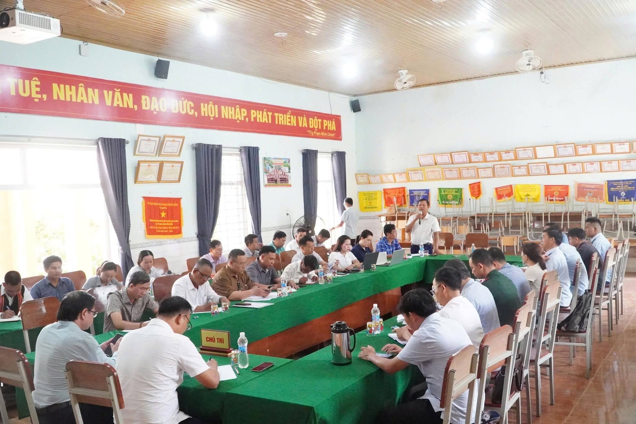 Trà Leng Commune People's Committee holds meeting to review preparations for the 1st Trà Leng Cinnamon Festival in 2026