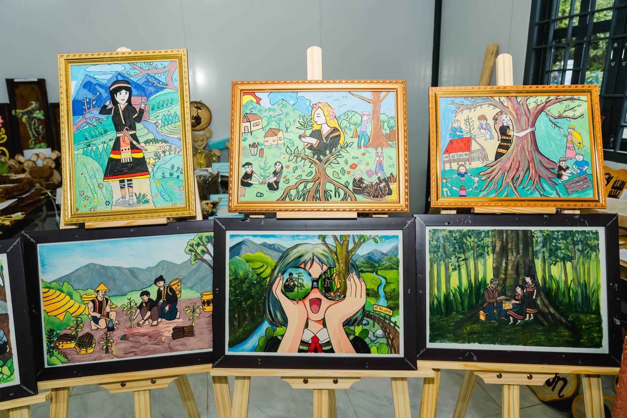 Trưng bày tranh vẽ