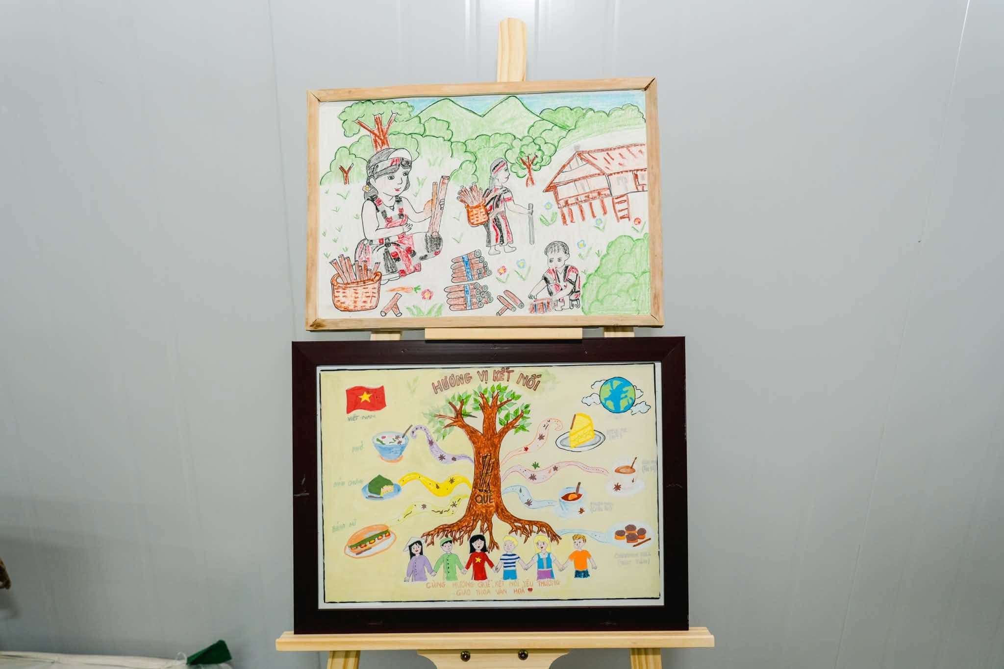 Trưng bày tranh vẽ