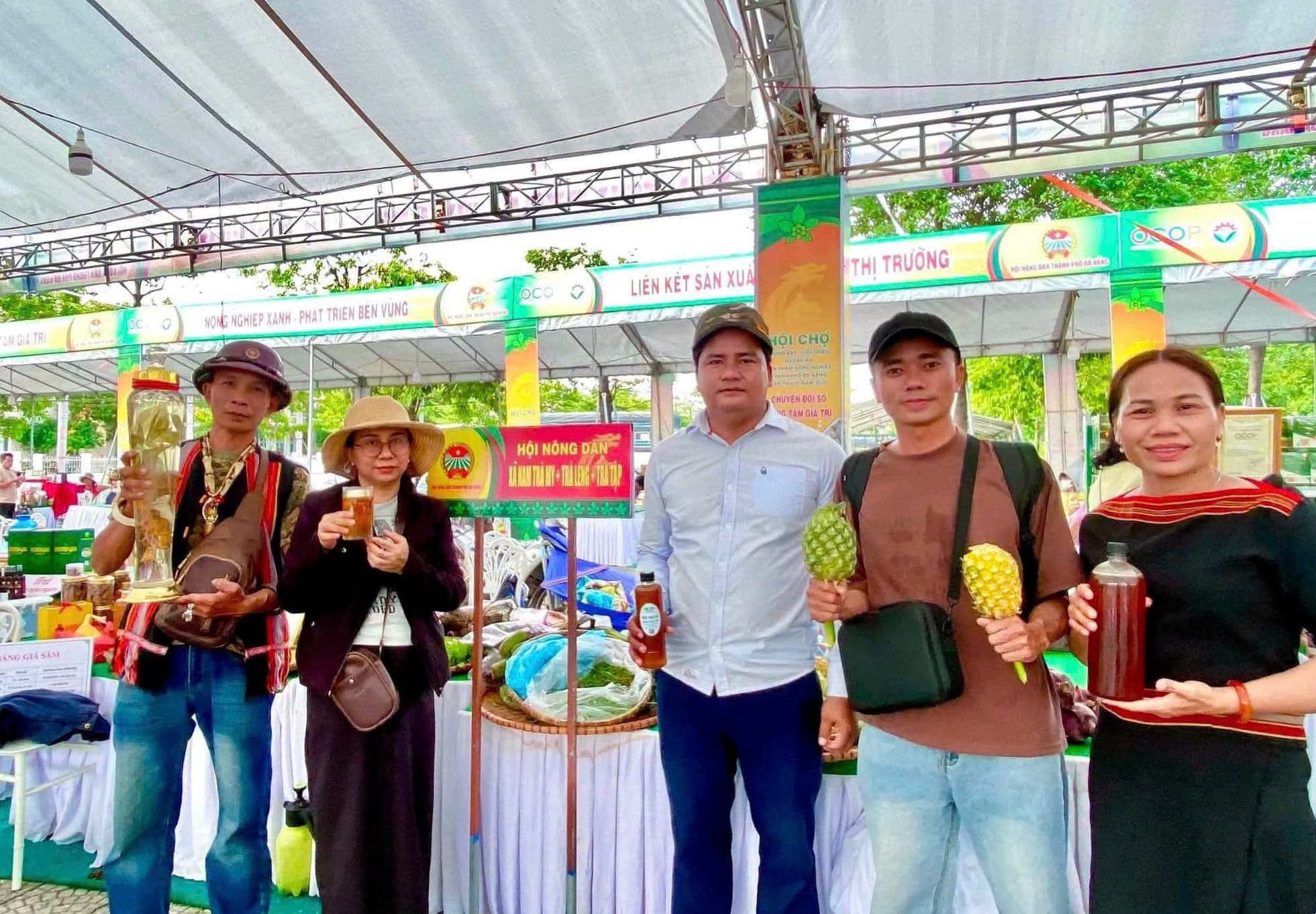 Trà Leng Commune Farmers' Union Promotes Local Agricultural Products at Da Nang Fair in 2026