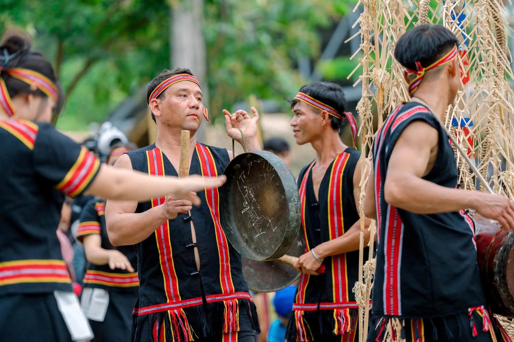 Tiếng Cồng Chiêng Vẫn Vang Giữa Đại Ngàn