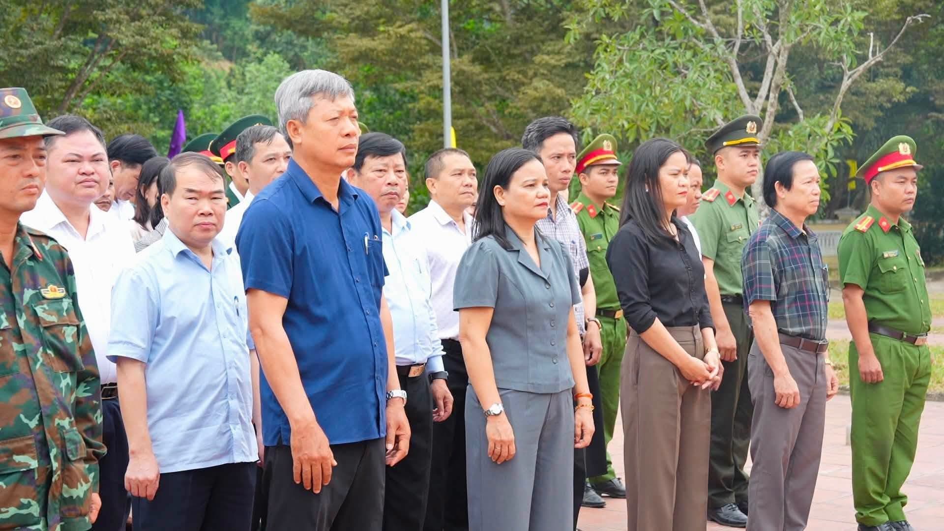 Trà Leng Commune Solemnly Offers Incense to Commemorate Martyrs on the 79th Anniversary of Invalids and Martyrs' Day