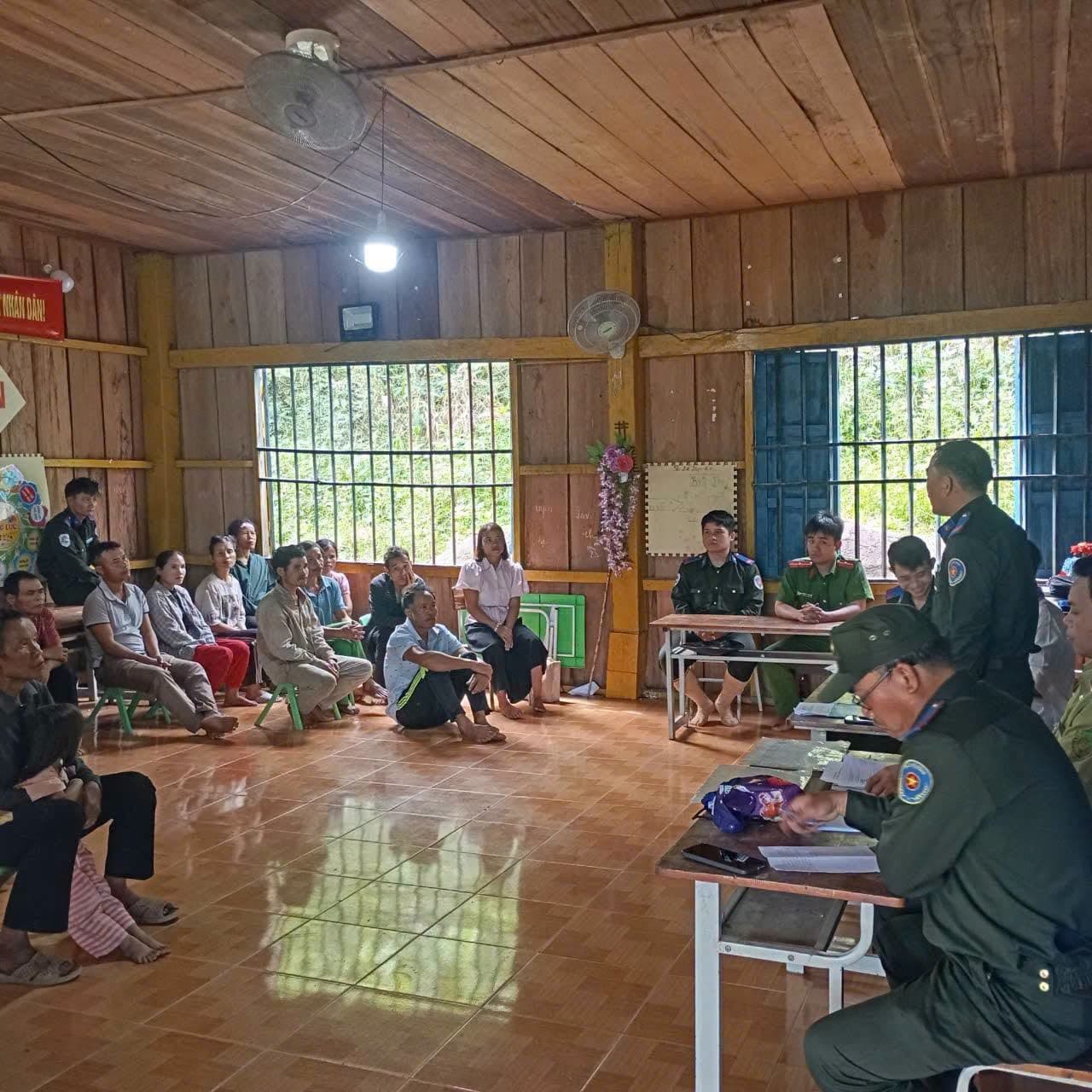 Trà Leng Phối Hợp Tuyên Truyền, Phổ Biến Luật Lâm Nghiệp Đến Người Dân