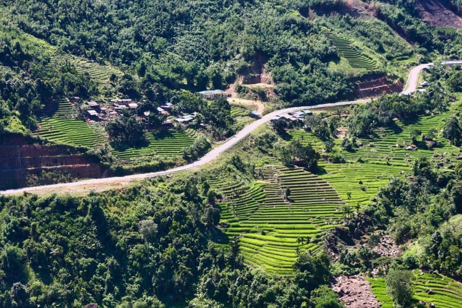 Đường đèo lên Trà Leng